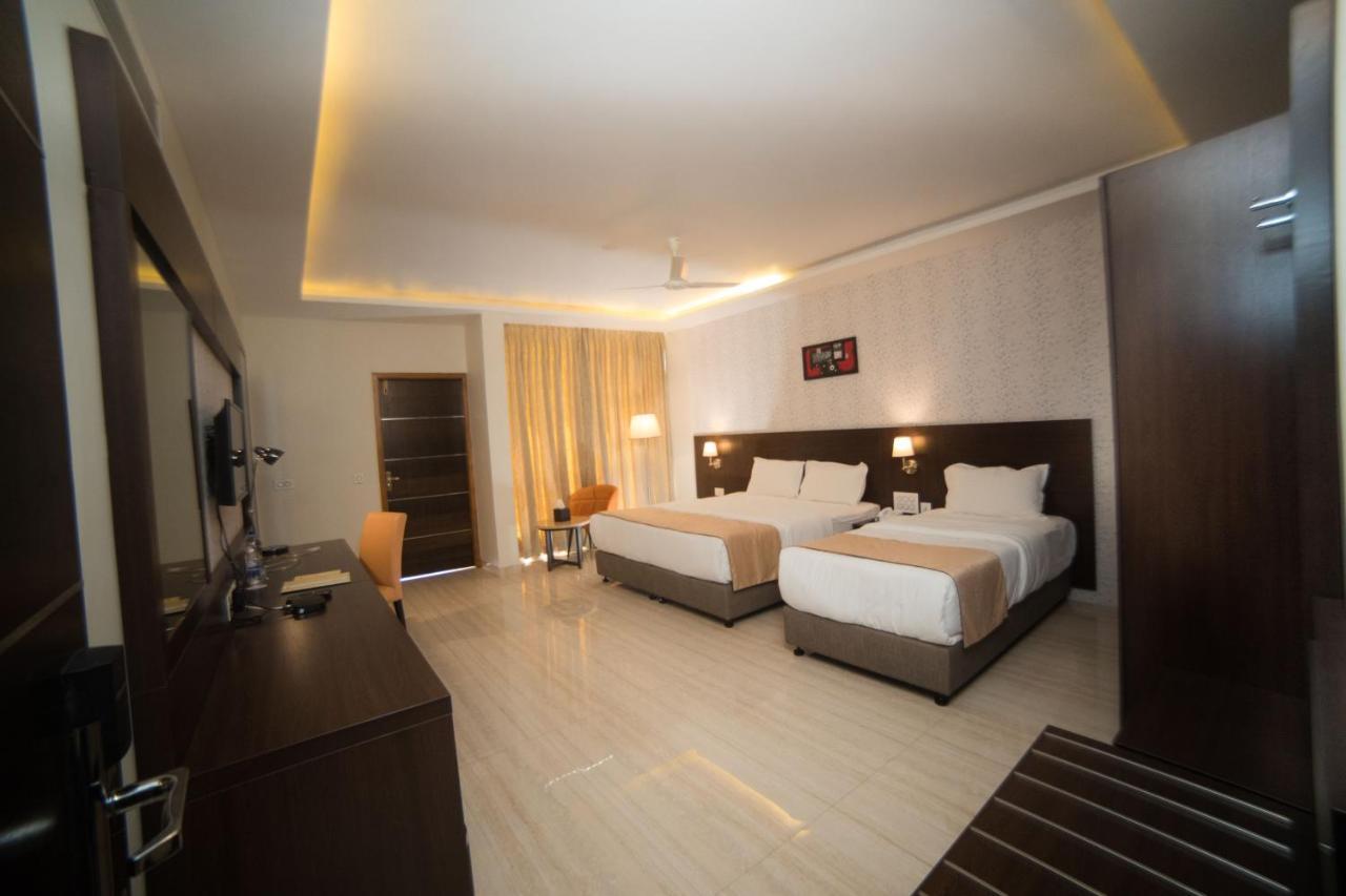 אודופי Fortune Plaza Hotel מראה חיצוני תמונה